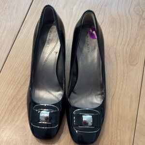 Tahari Black Patent Leather Women's pumps